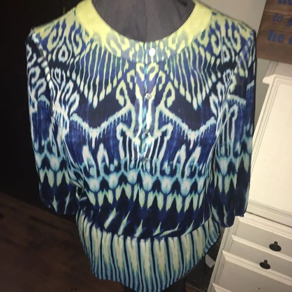Chico’s 0 semi sheer elastic waist blouse